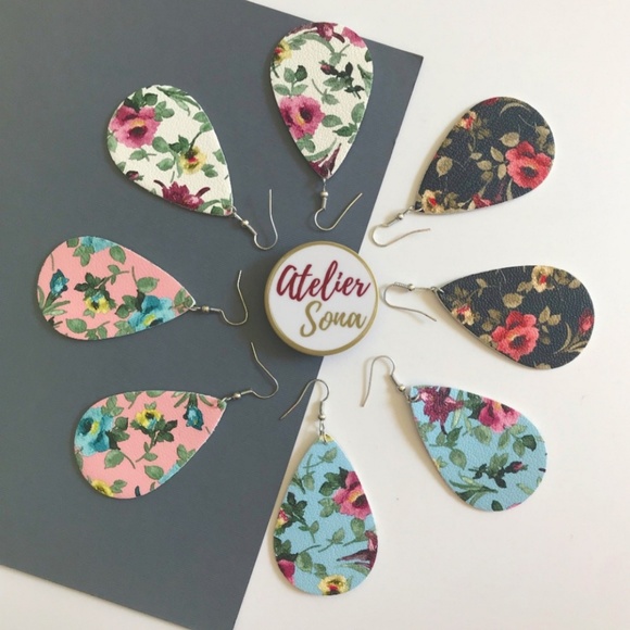 🌸🆕 BOGO 1 LEFT! Pink Floral Tear Drop Earrings! - Picture 3 of 4